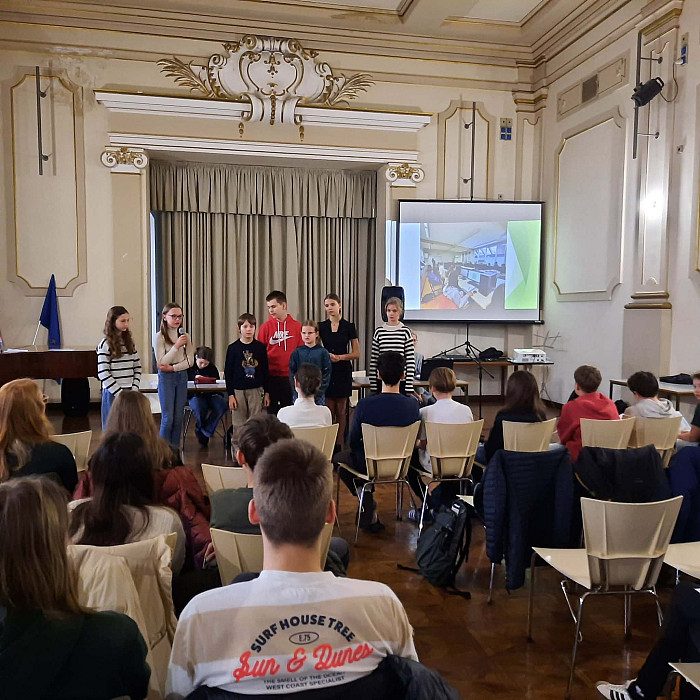 Ledinski parlamentarci na 36. Območnem otroškem parlamentu