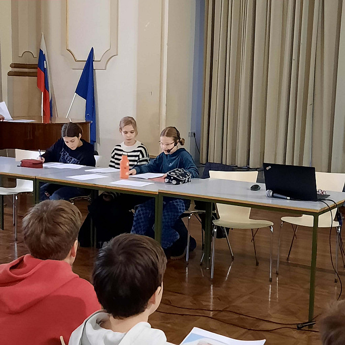 Ledinski parlamentarci na 36. Območnem otroškem parlamentu