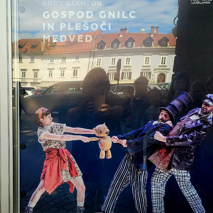 Ogled predstave Gospod Gnilc in plešoči medved v LGL