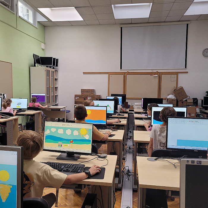 Tretješolci ustvarjali v računalniški učilnici