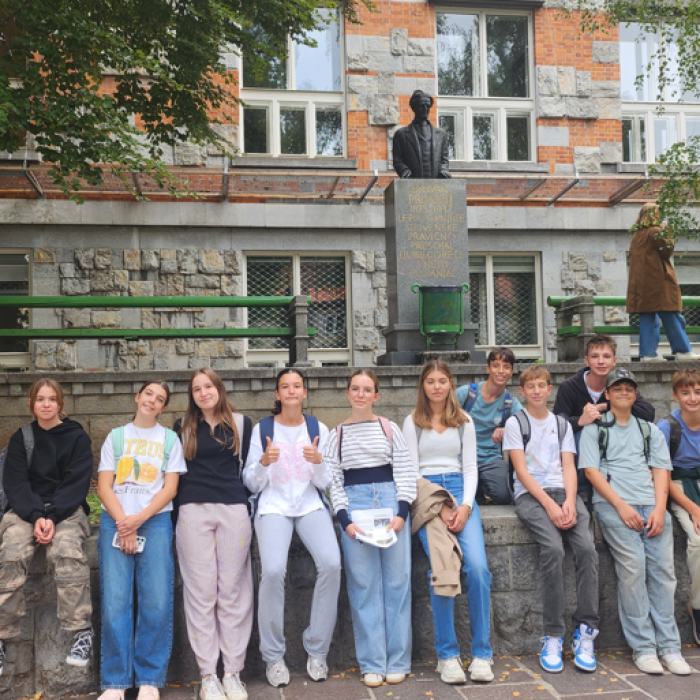 Učenci na Jezikovni fotoorientaciji za Evropski dan jezikov