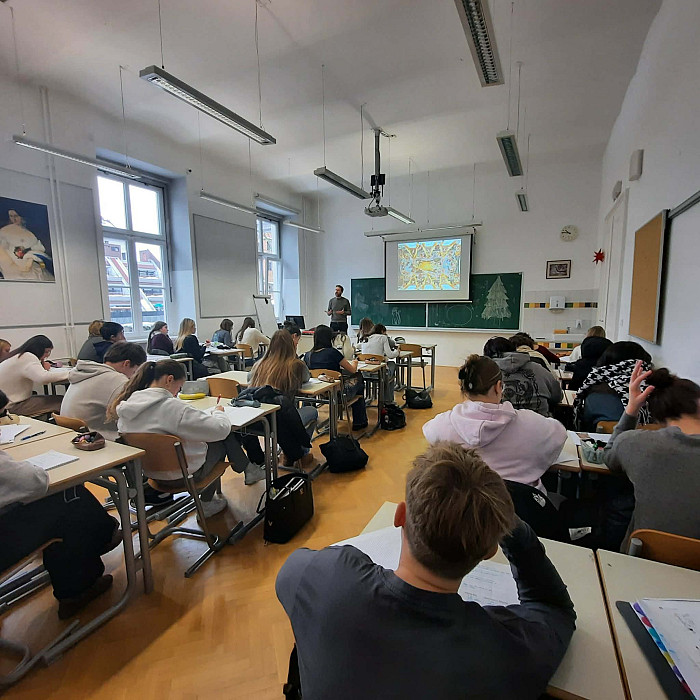 Skok v prihodnost po izkušnje– akcija šolskega otroškega parlamenta (4. del)