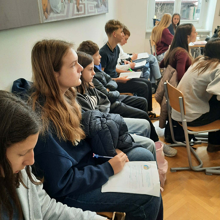Skok v prihodnost po izkušnje– akcija šolskega otroškega parlamenta (4. del)