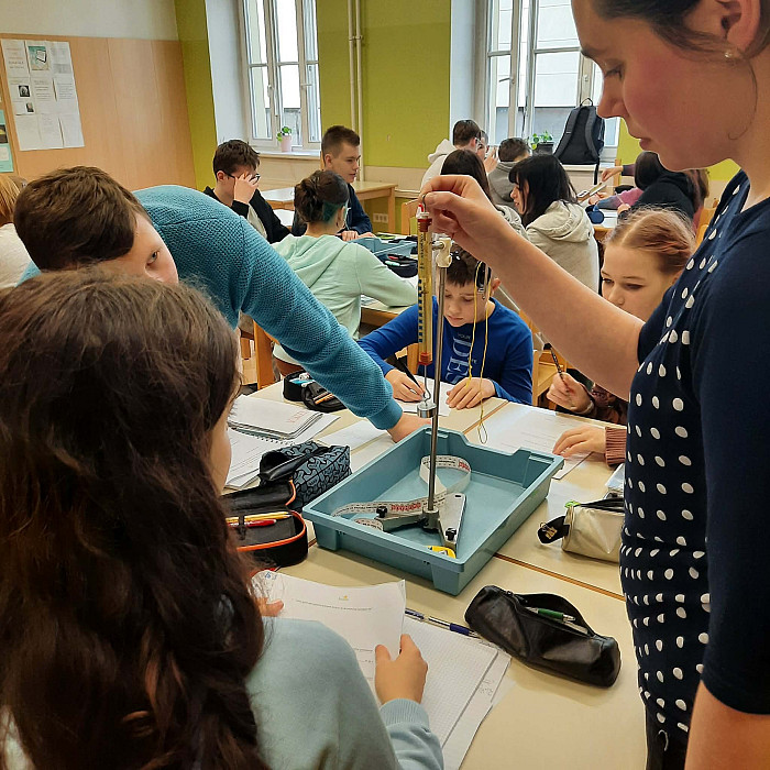 Skok v prihodnost po izkušnje – akcija šolskega otroškega parlamenta (5. del)