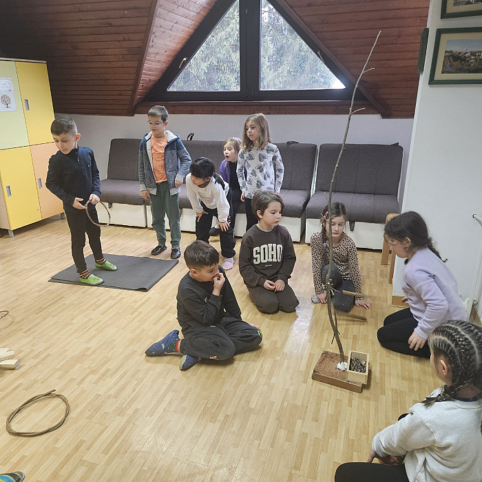 Drugi dan drugošolcev v šoli v naravi v Črmošnjicah